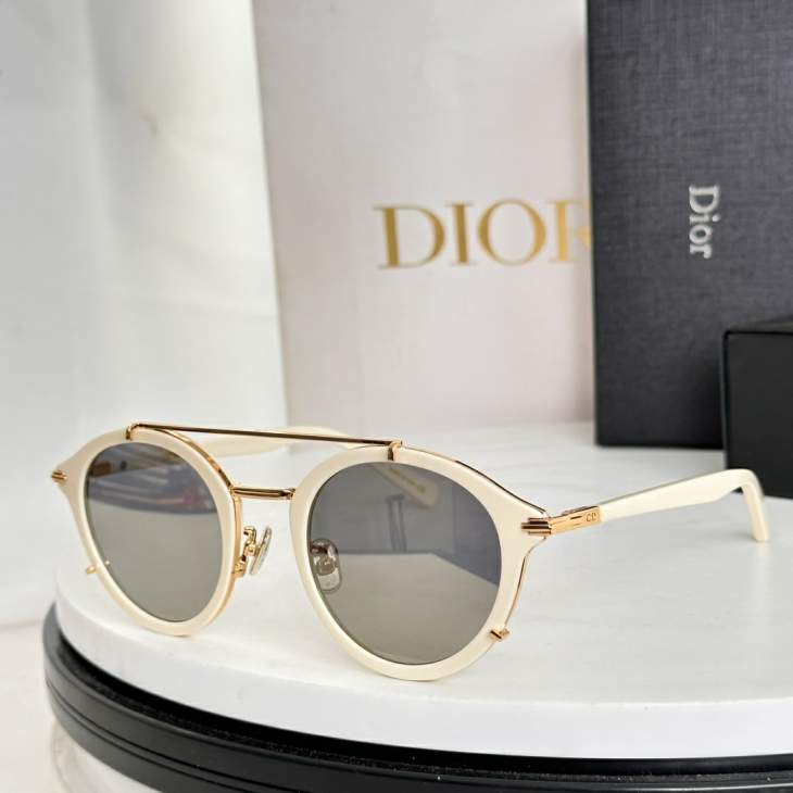 Picture of Dior Sunglasses _SKUfw77644395fw